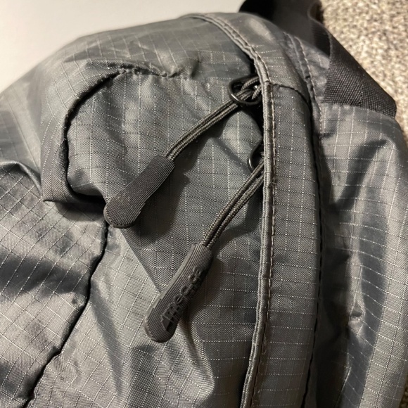 Mountain Equipment Co-op Backpack Lightweight Gray – LIKE NEW - Picture 9 of 14